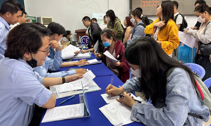 精简干部学习适应离开国家机关后的生活