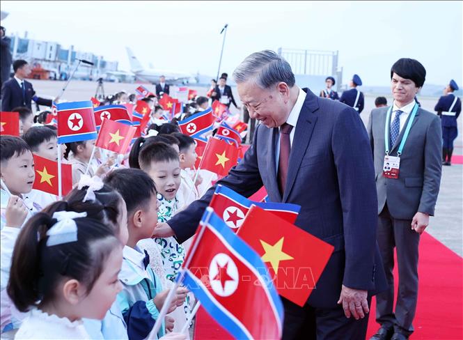 总书记苏林抵达平壤，开始首次对朝鲜进行国事访问