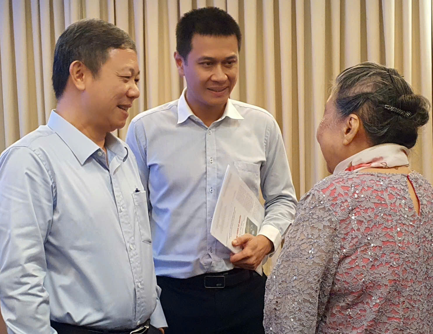 胡志明市组织知识分子队伍'寻根'