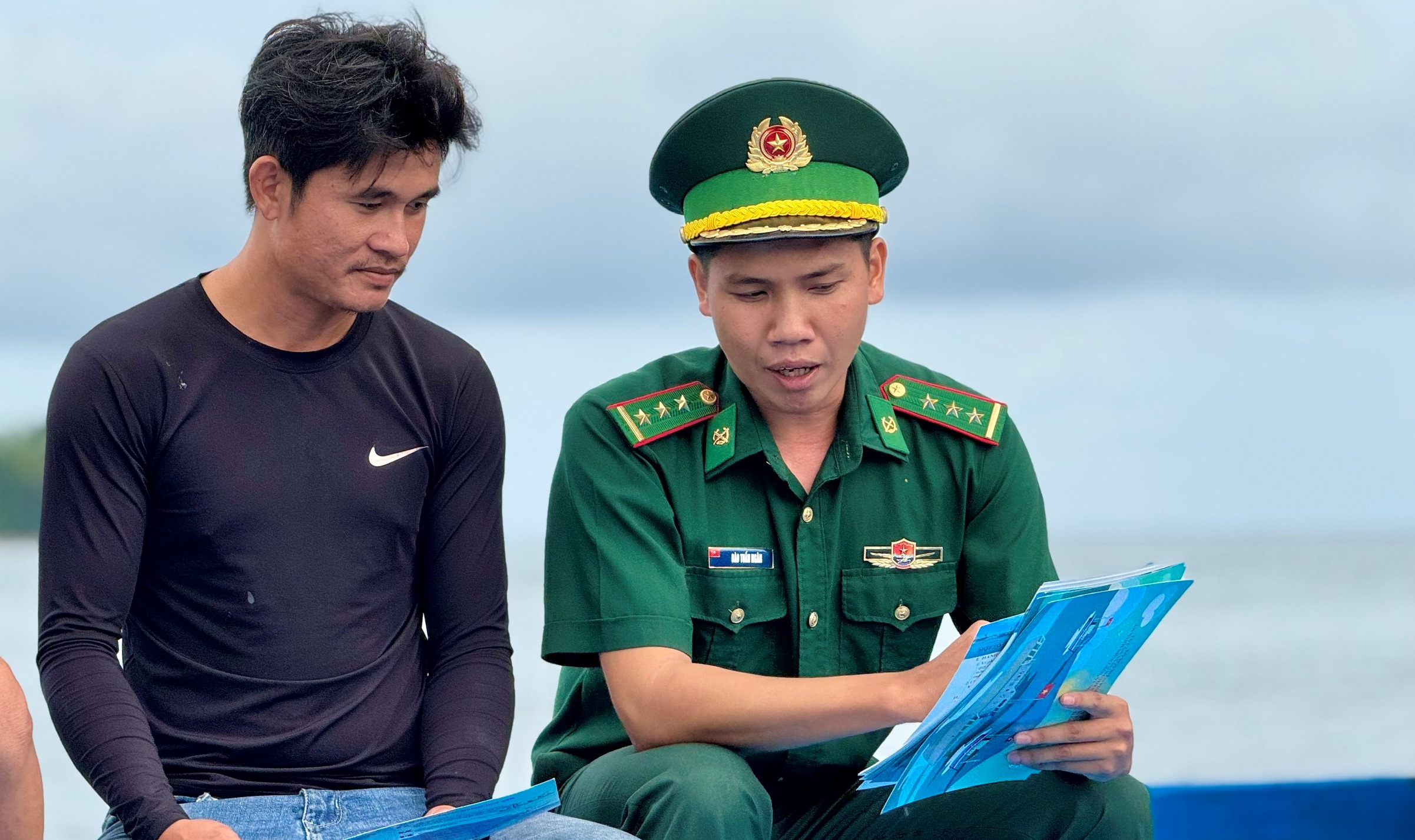 渔民放弃纸质手续，出海时转向‘电子日志’