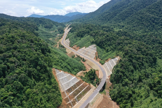 开工扩建穿越白马国家公园的高速公路