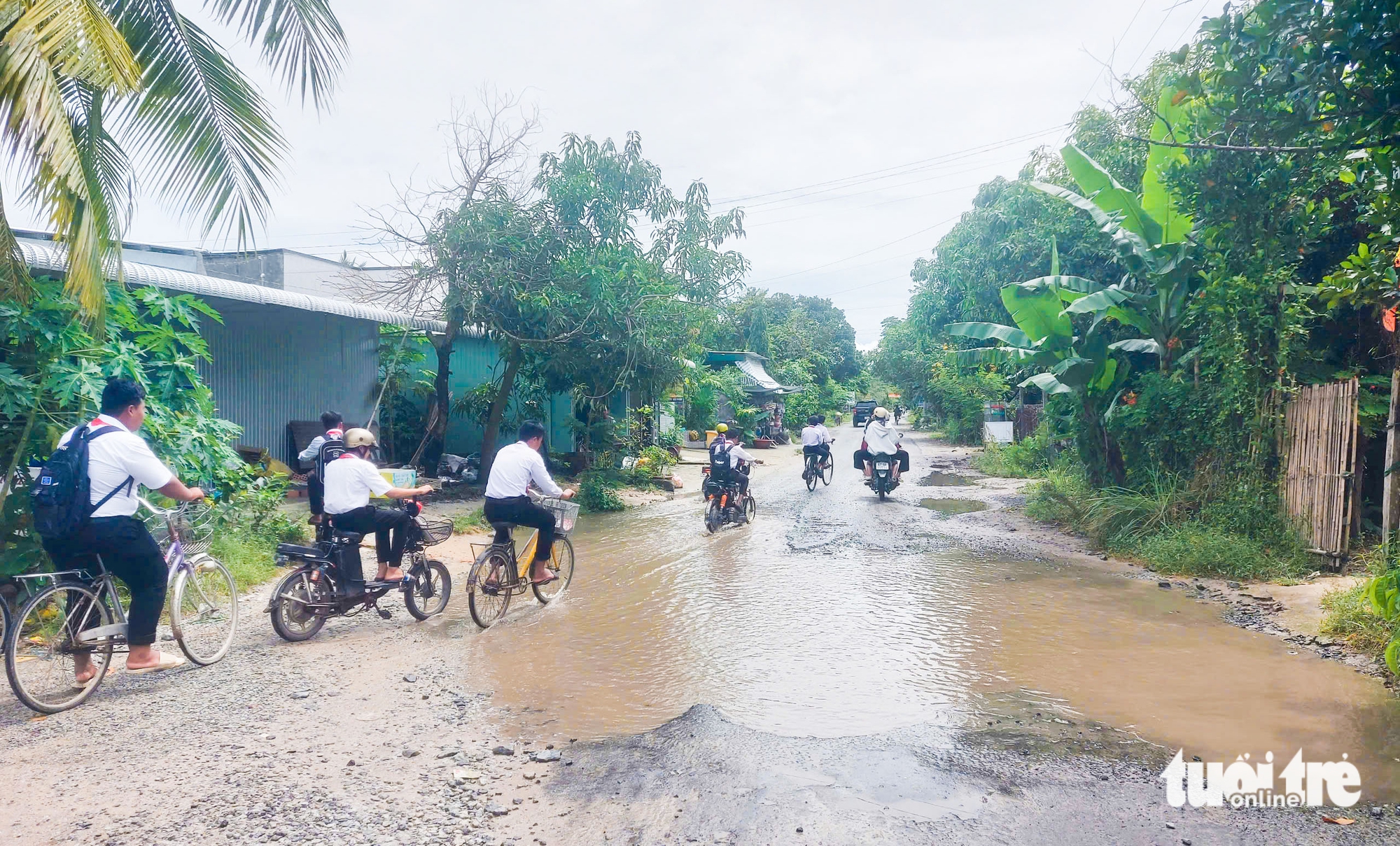 通往乌林、哥苏和知尊旅游景点的道路多处损坏，游客叹息：地方政府怎么说？