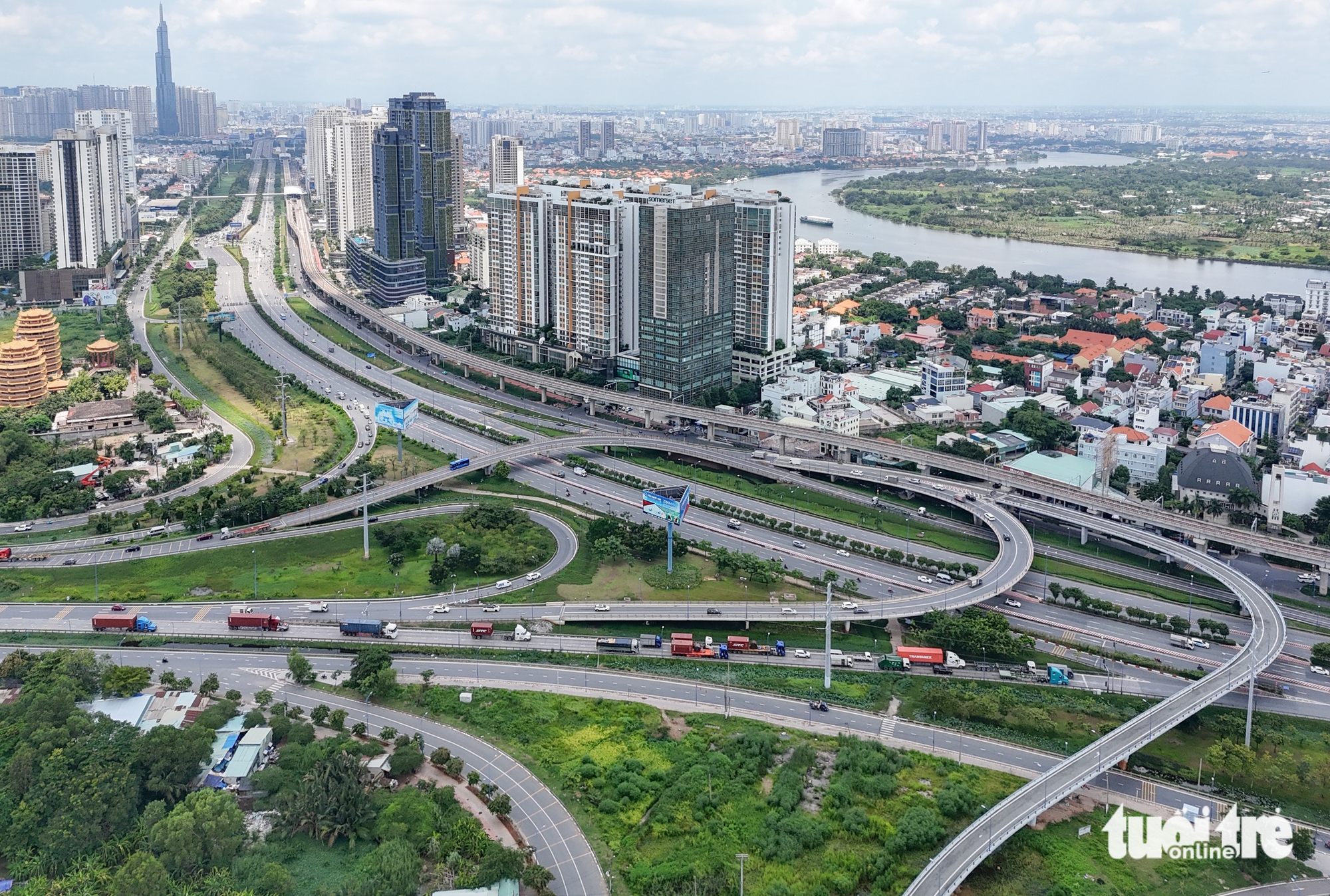避免安富堵车的新路线：穿越The Global City城区，连接高速公路和吉莱