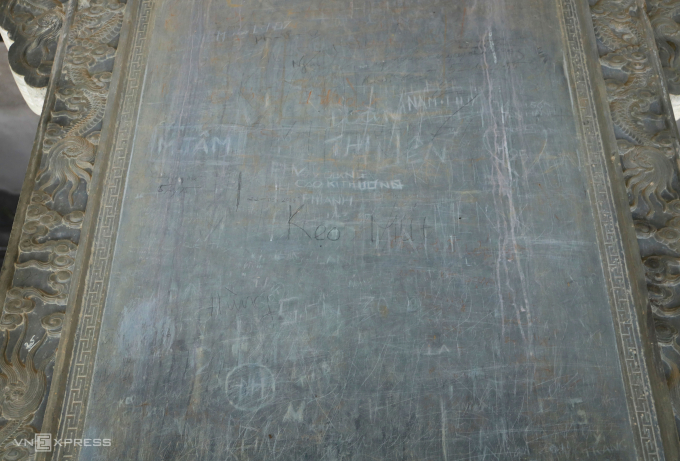 阮朝皇陵石碑遭非法刻字