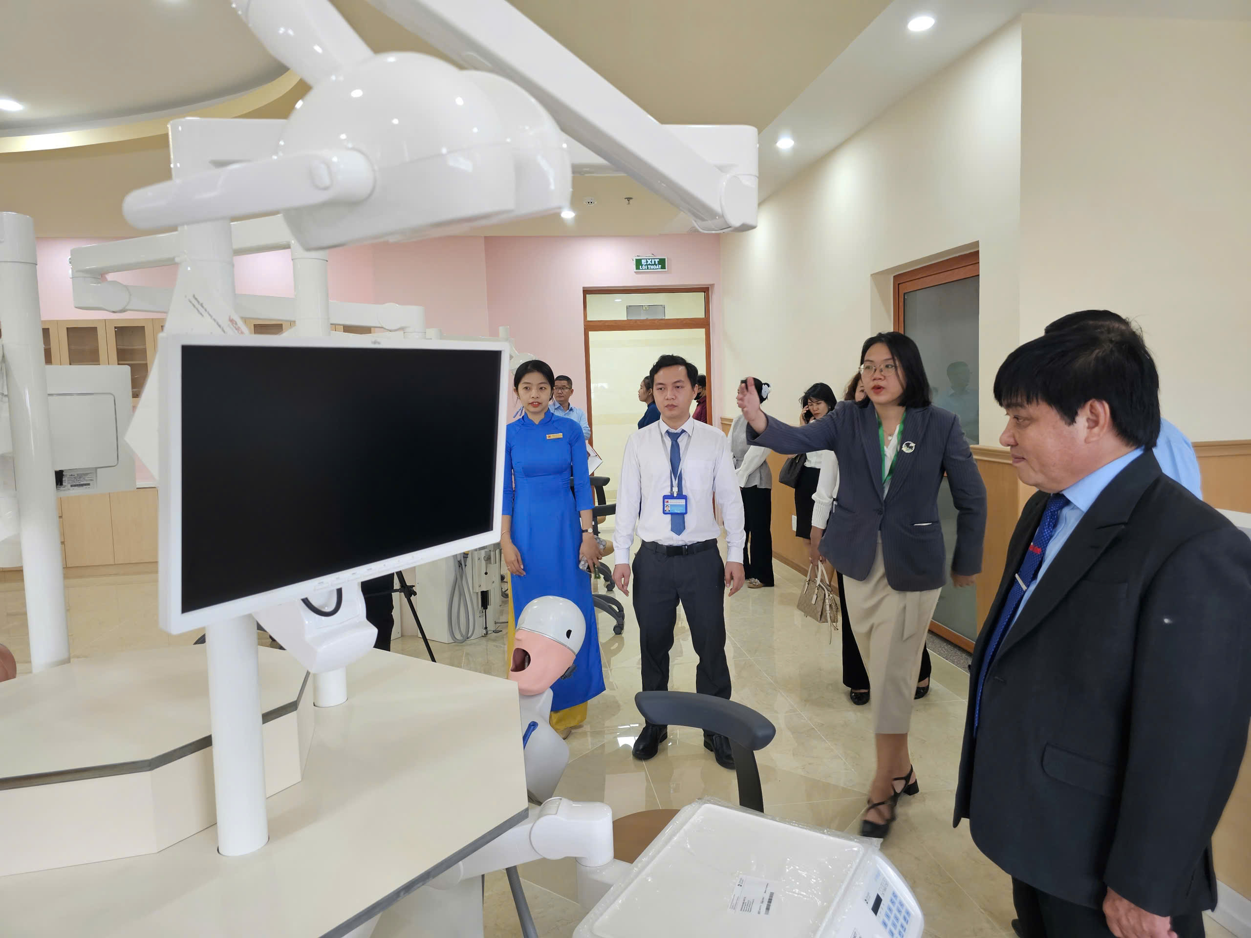 南芹苴大学与青年报签署培训合作协议