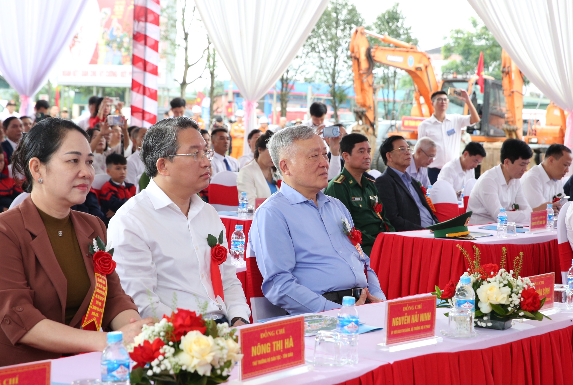 边境各乡联级寄宿学校同步开工