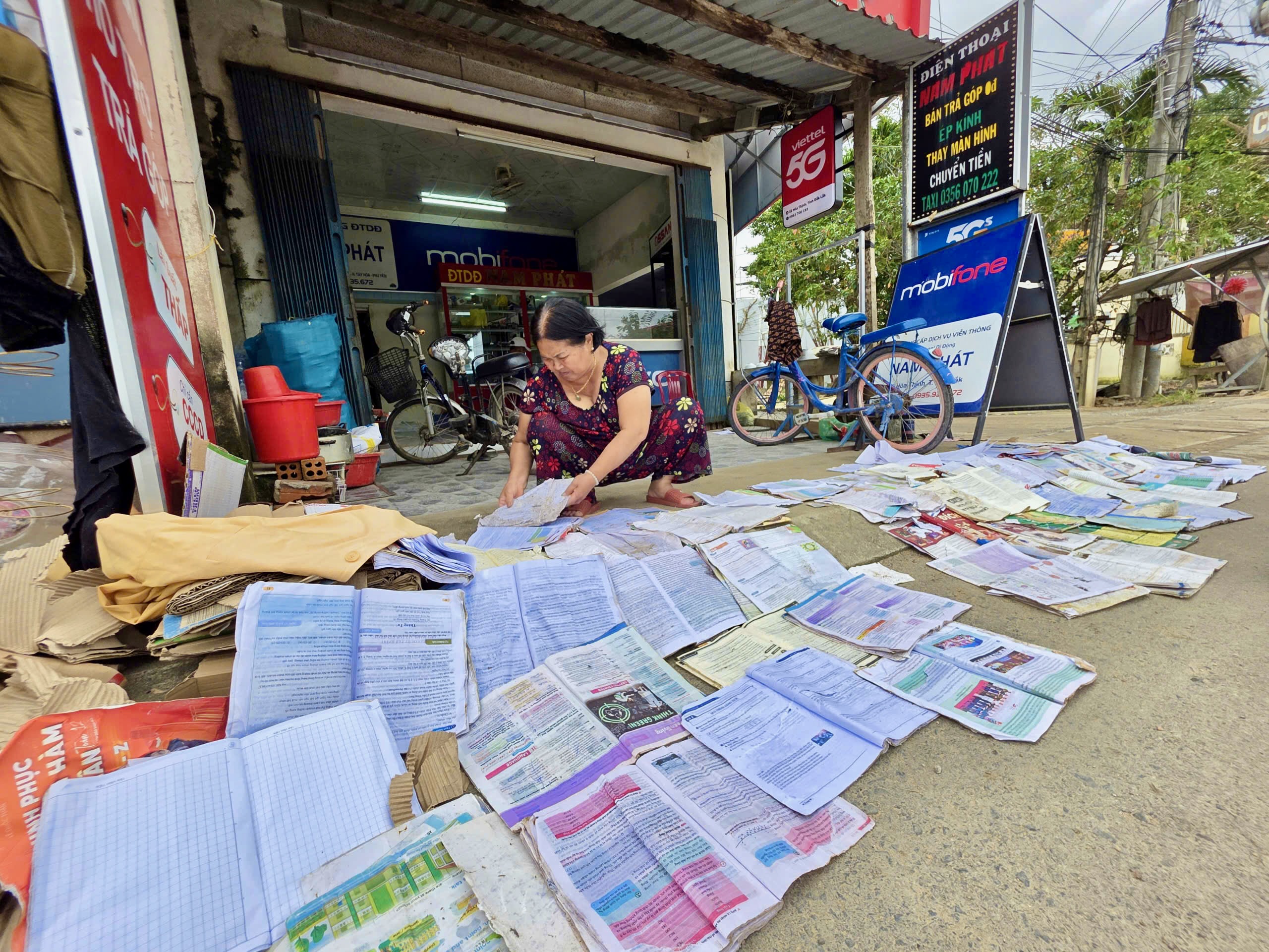 和盛乡洪水灾民新屋倒塌 正忙着修复 又担心台风来临