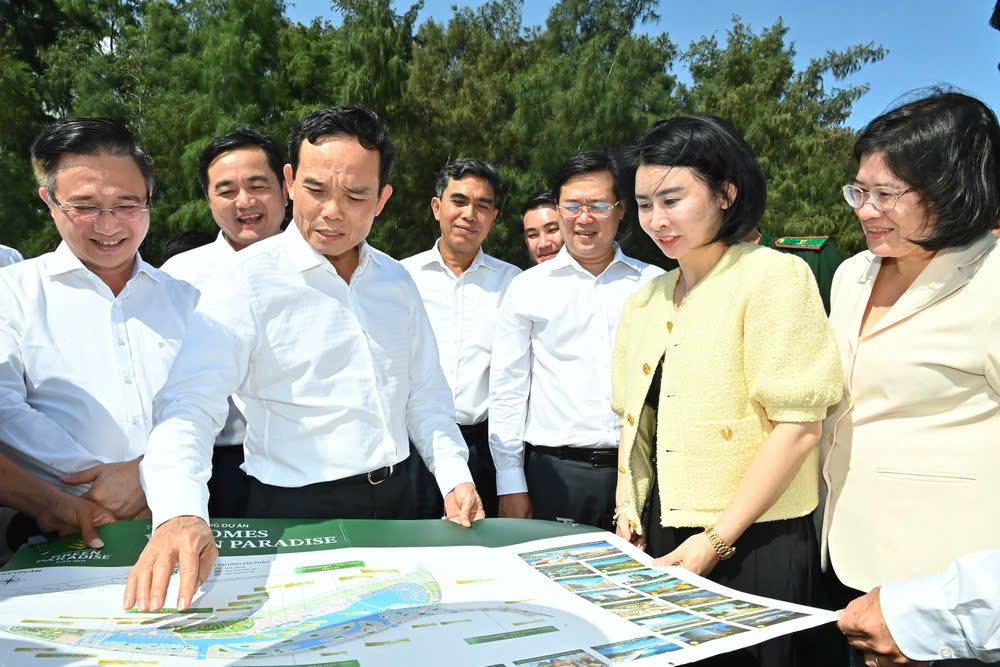 胡志明市人民委员会主席阮文德：现代化基础设施为人民幸福