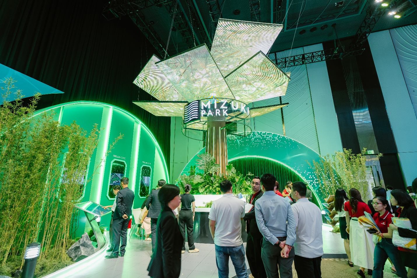 南龙之旅2025：首日爆发，吸引超过1000名参观者