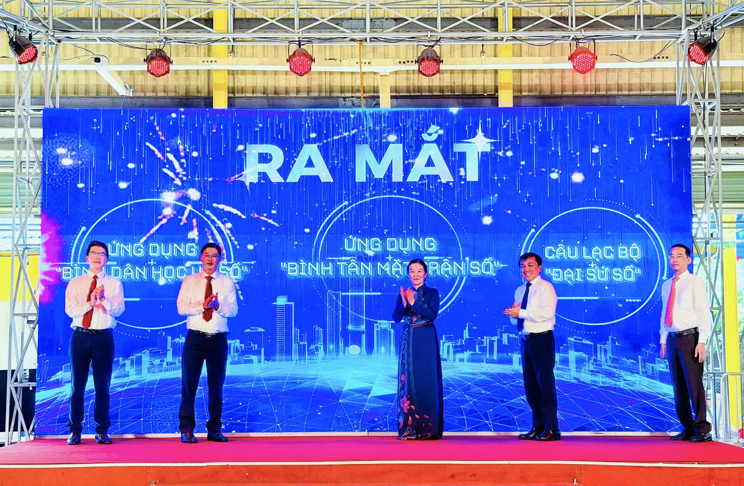 平新区，胡志明市为300户困难家庭组织'0元超市'