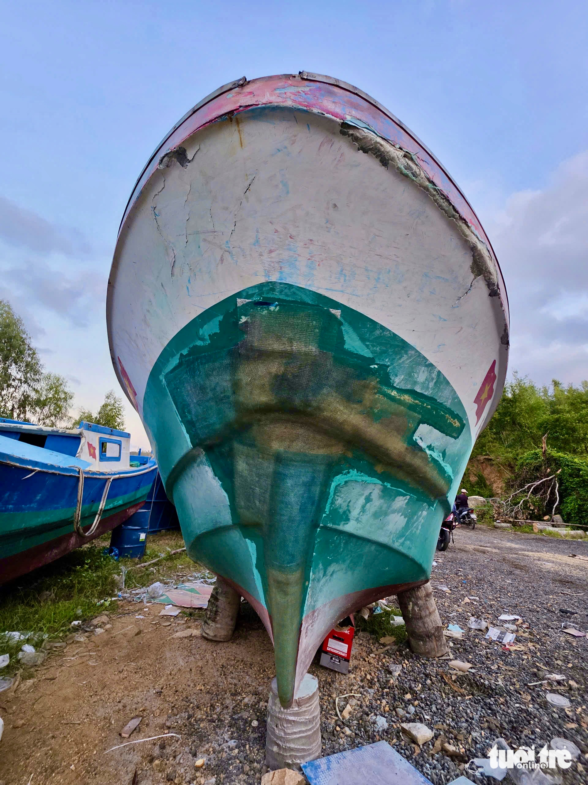 第13号台风后修船竞赛：船厂超负荷，船主焦急等待出海日