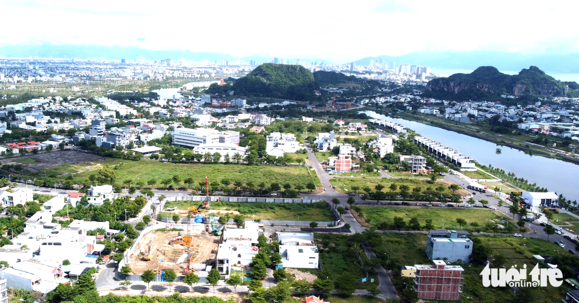 哪些大型项目在过去9个月中描绘了岘港的经济图景？