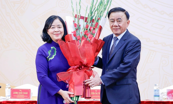 裴氏明怀担任越南祖国阵线主席