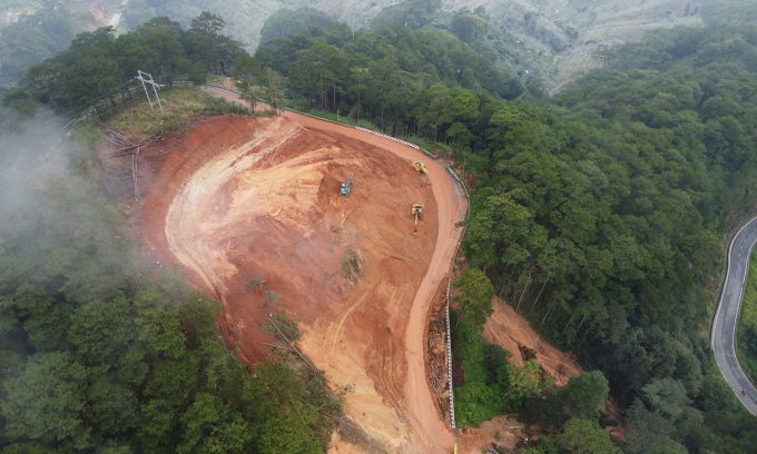 大叻门户山口因山体裂缝关闭一个月后重新开放