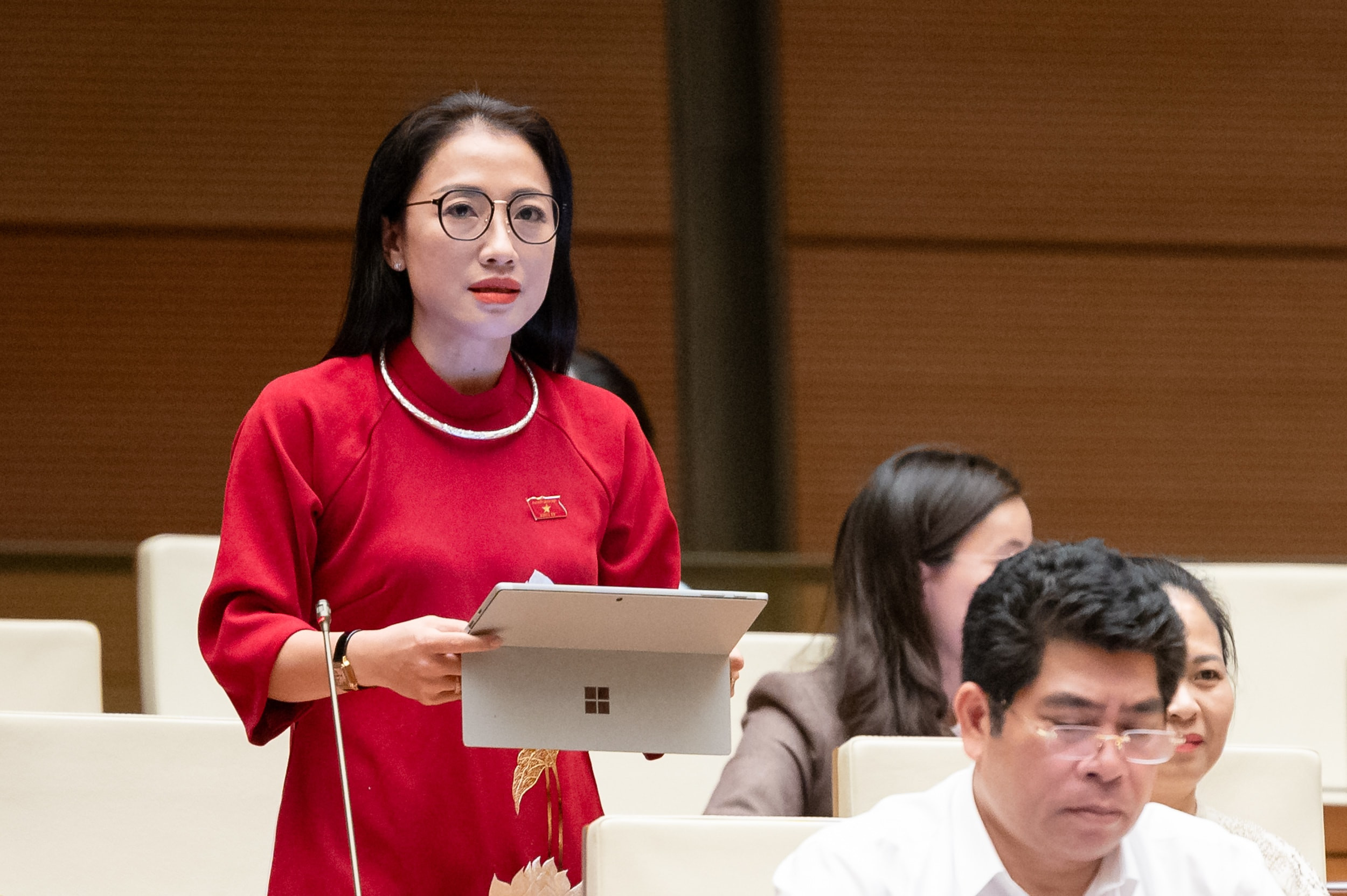 代表陈英俊：科目数量是其他国家的两倍，应减少以便学生'能够吸收'