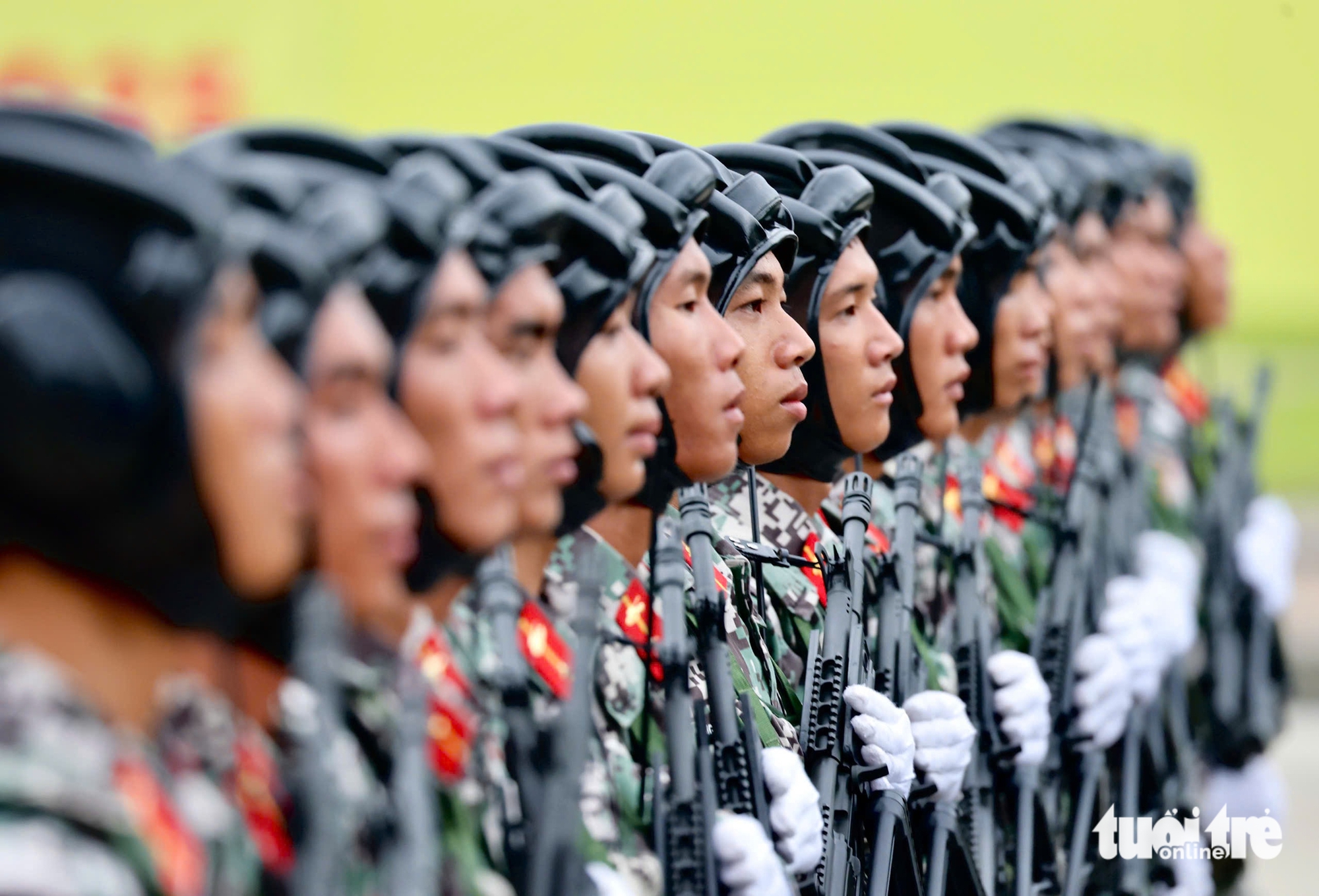 美亭体育场鸣炮，开启阅兵游行合练序幕