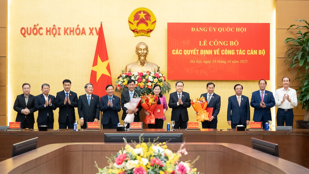 国会主席陈青敏主持公布干部工作相关决定