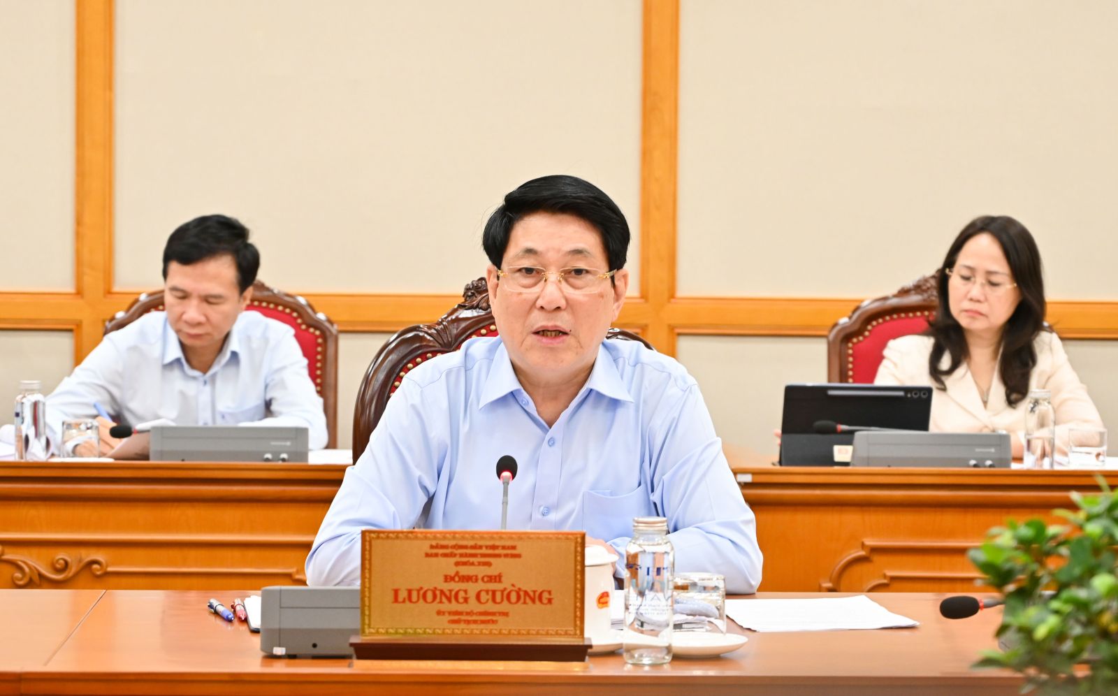 政治局对顺化市和高平省党代会人事方案发表意见