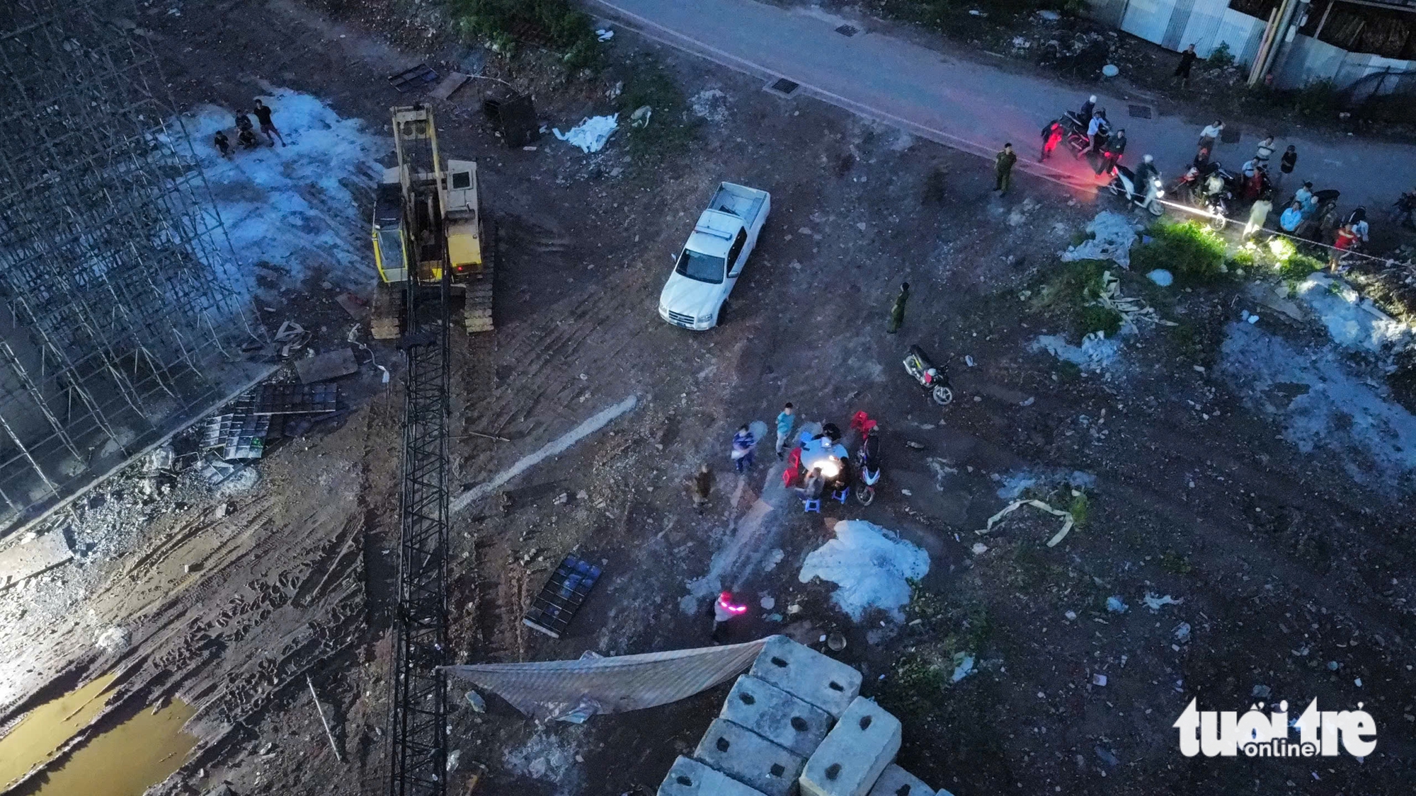 胡志明市第三环线项目起重机倒塌压死两名工人，一人死亡