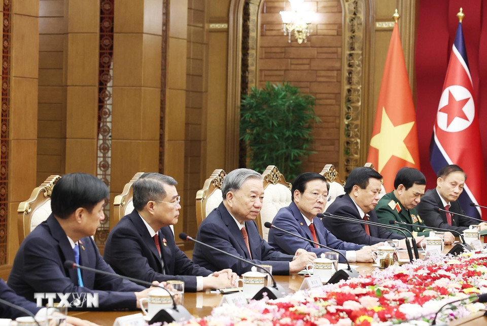 总书记苏林与朝鲜劳动党总书记、国务委员会委员长金正恩举行会谈