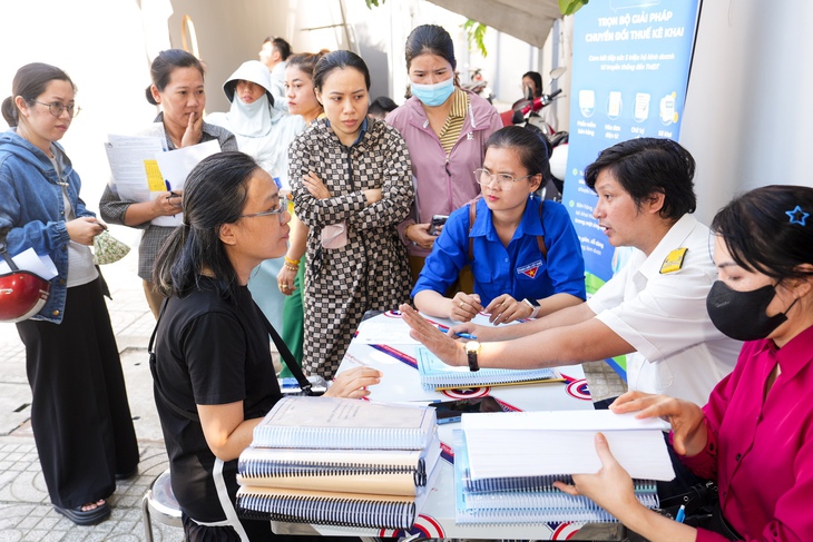 12月2日早间新闻：国会讨论超过700万亿越南盾用于教育和医疗投资的提议