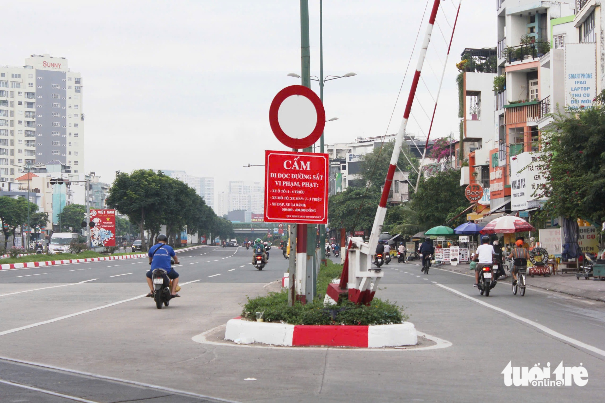 明知危险却仍横穿铁路，只因……方便