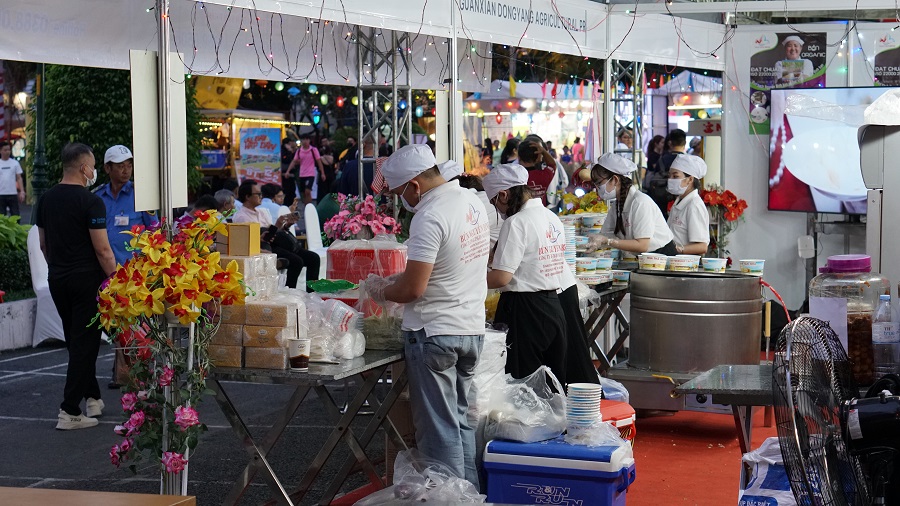 胡志明市米粉美食节加强食品安全措施