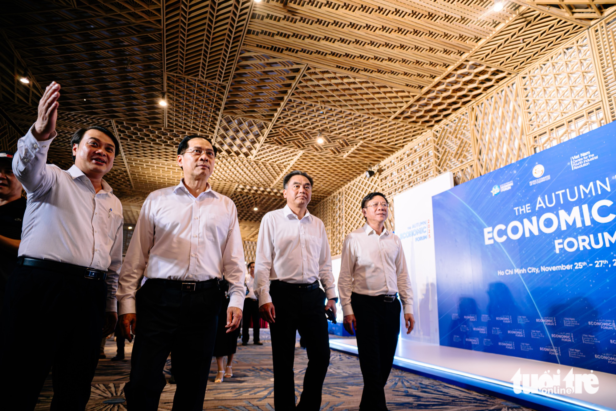 副总理裴青山检查秋季经济论坛最后准备工作