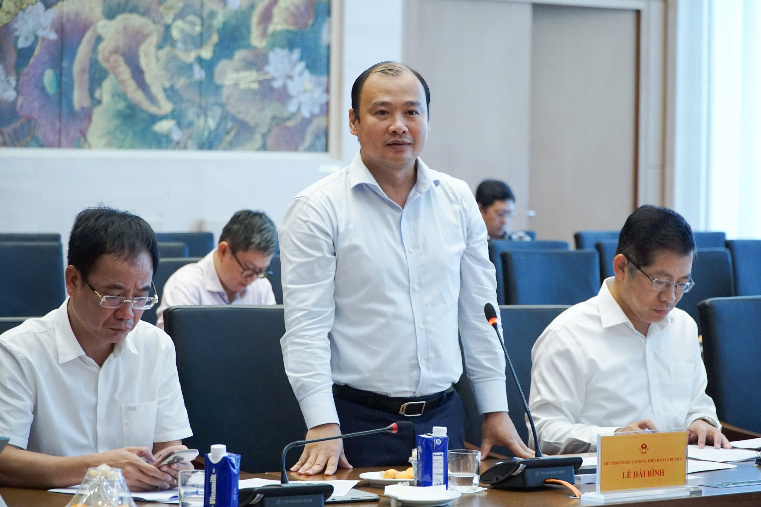 常务副部长黎海平回应关于提议组建媒体集团、媒体综合体的形式