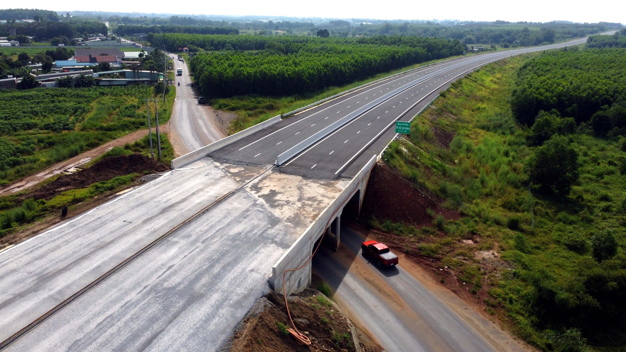 胡志明市-龙城高速公路支线桥将于12月9日通车