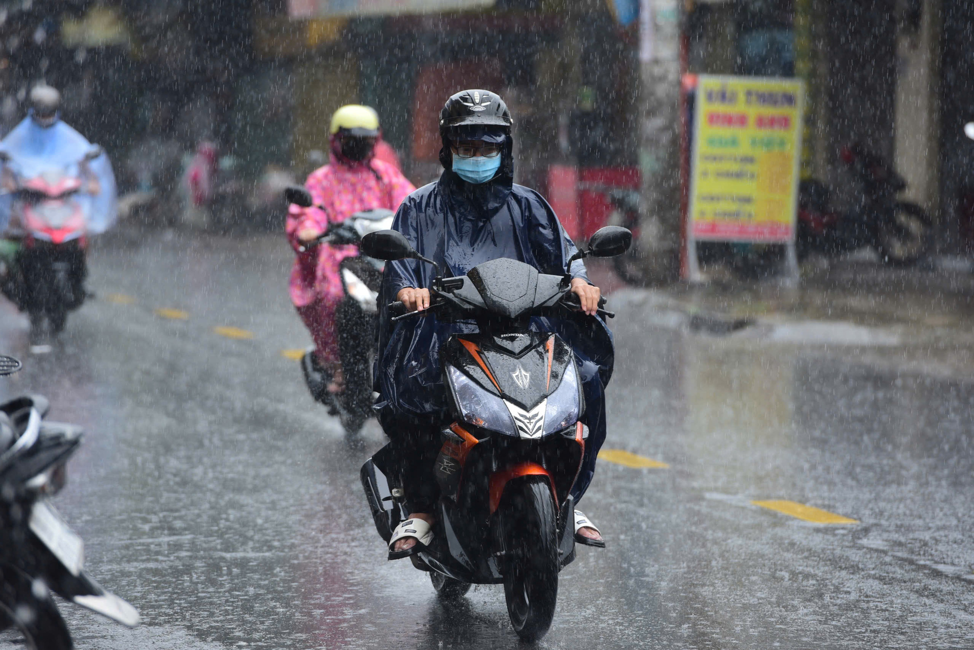 今天天气24-6：中部炎热，南部下午有雨