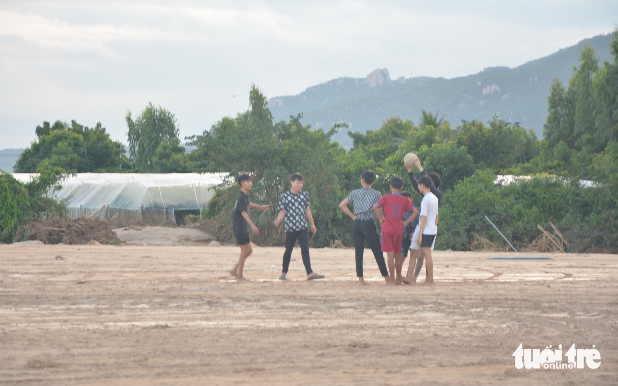 顺风县居民在‘水炸弹’席卷后艰难恢复