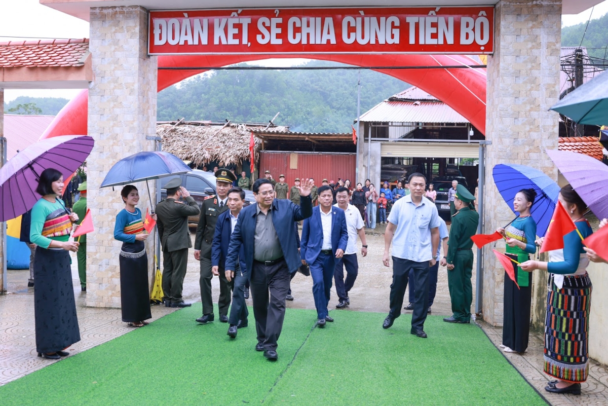 总理、副总理和部长在边境地区开工72所学校