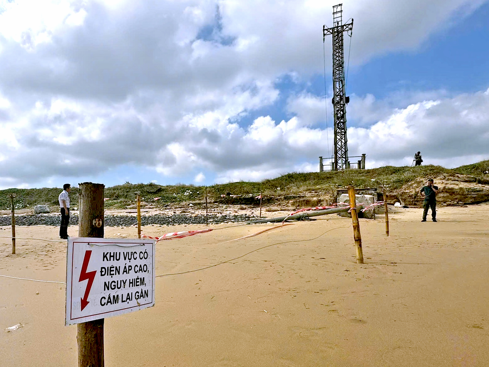 海底电缆为李山岛供电因强潮导致滑坡外露