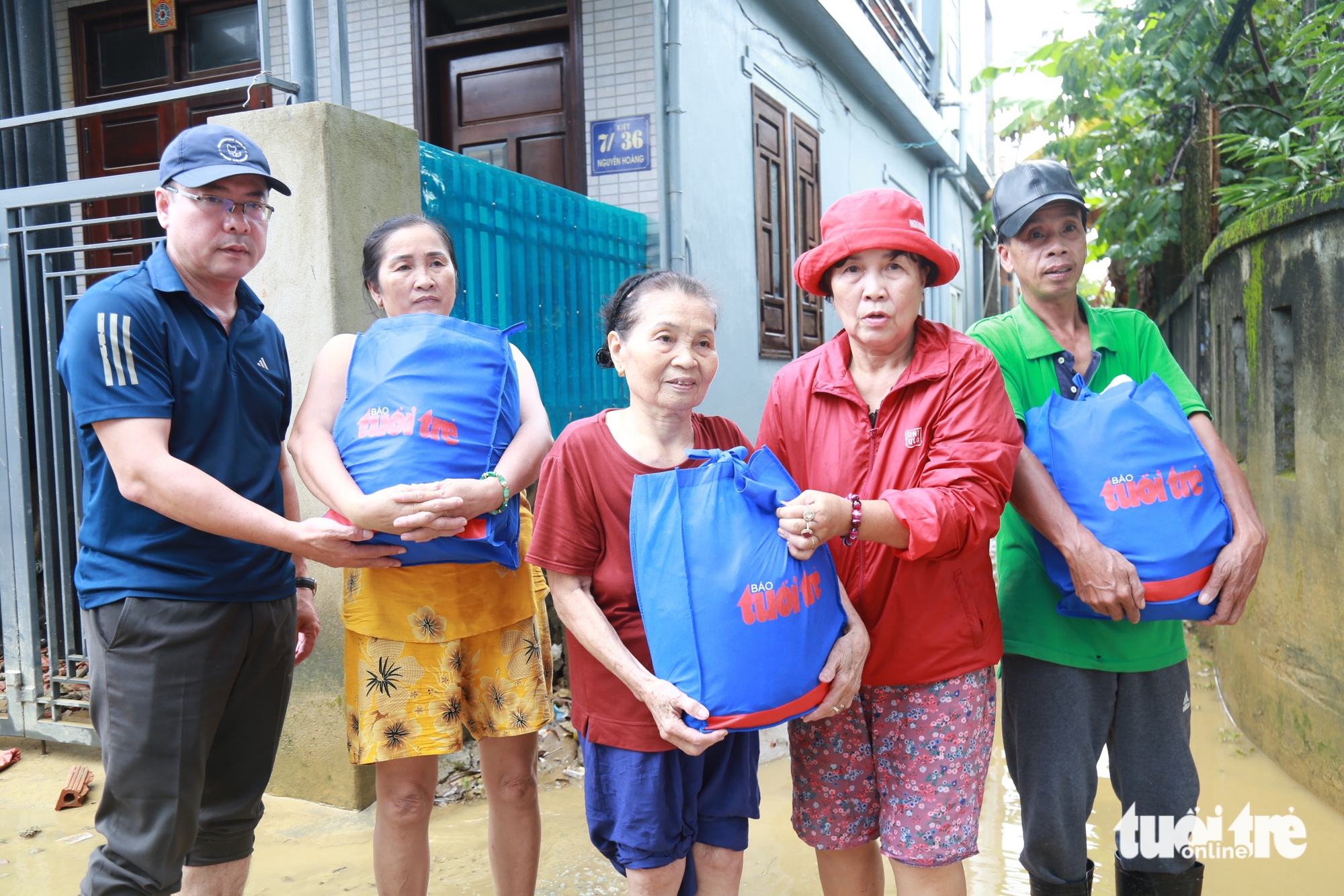 顺化洪水区居民：'收到青年报的必需品，感到无比温暖'