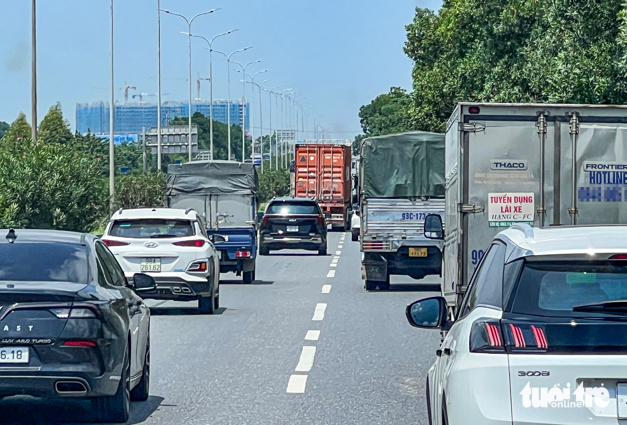 交通警察局：紧急分离河内至北江道路上的汽车和摩托车车道