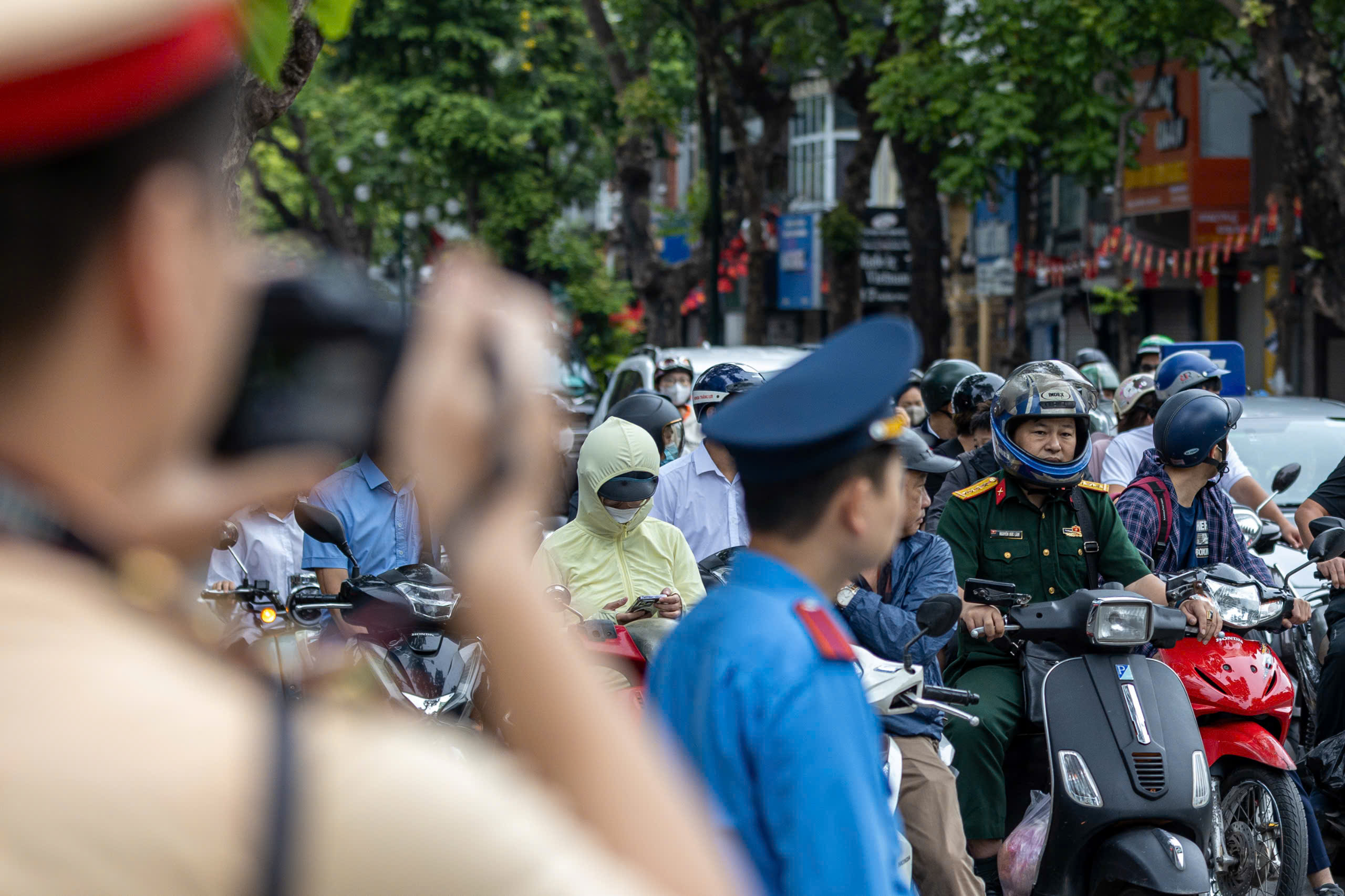 河内交通警察加强在重点交叉路口的违规拍摄设备