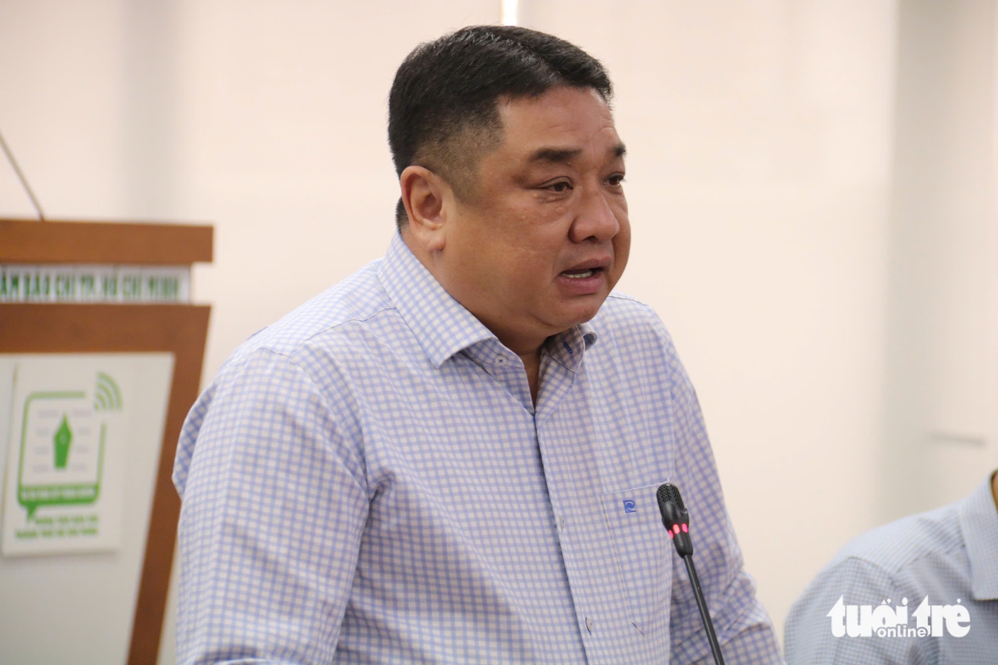 研究重型卡车在混合车道限速以减少胡志明市交通事故