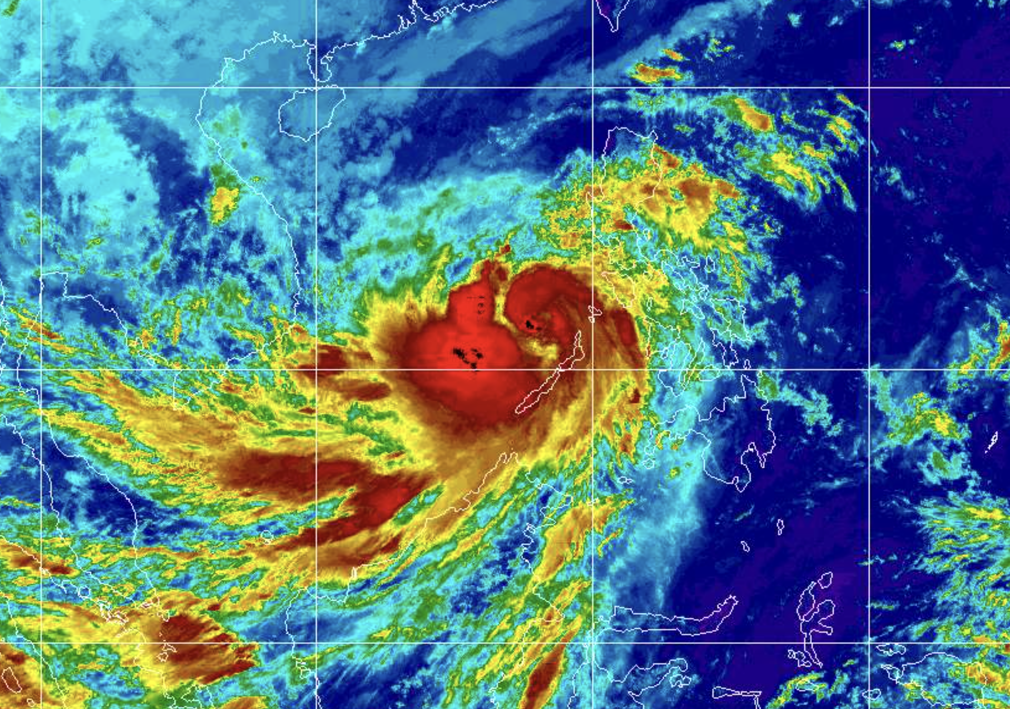 卫星视角下的台风凯尔马吉全景及后续低压区