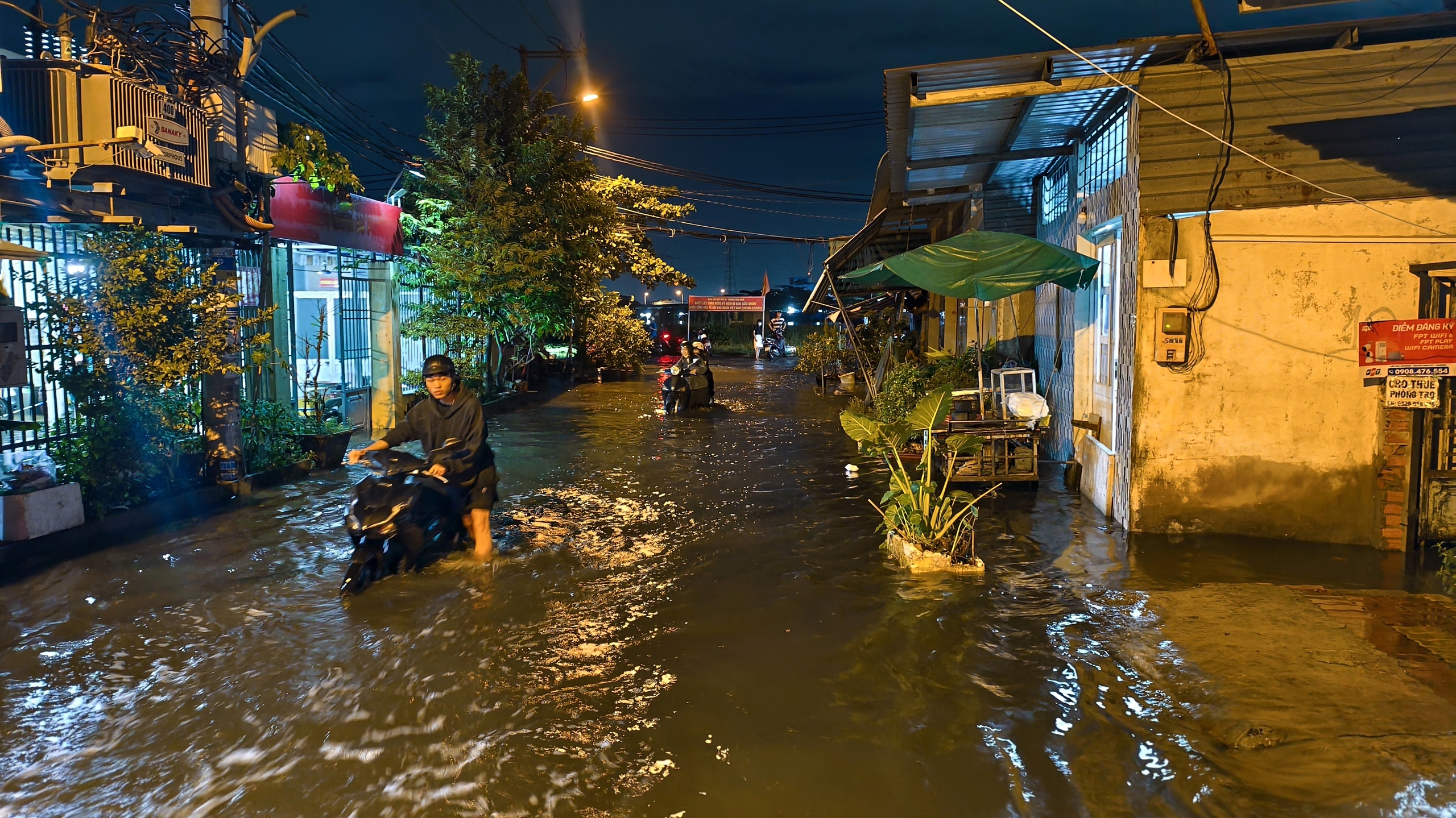 胡志明市潮水高涨，幸好没有下雨