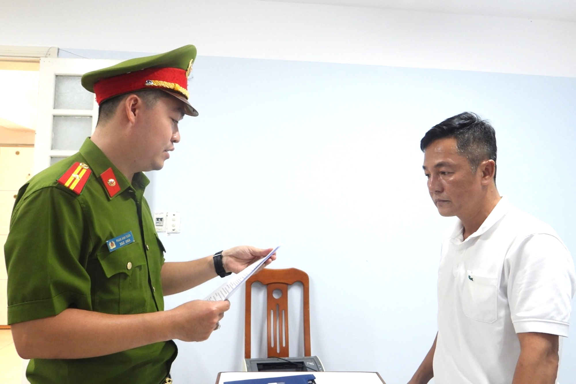 水晶公司董事长雇佣黑帮砍伤股东案：受害者感谢警方