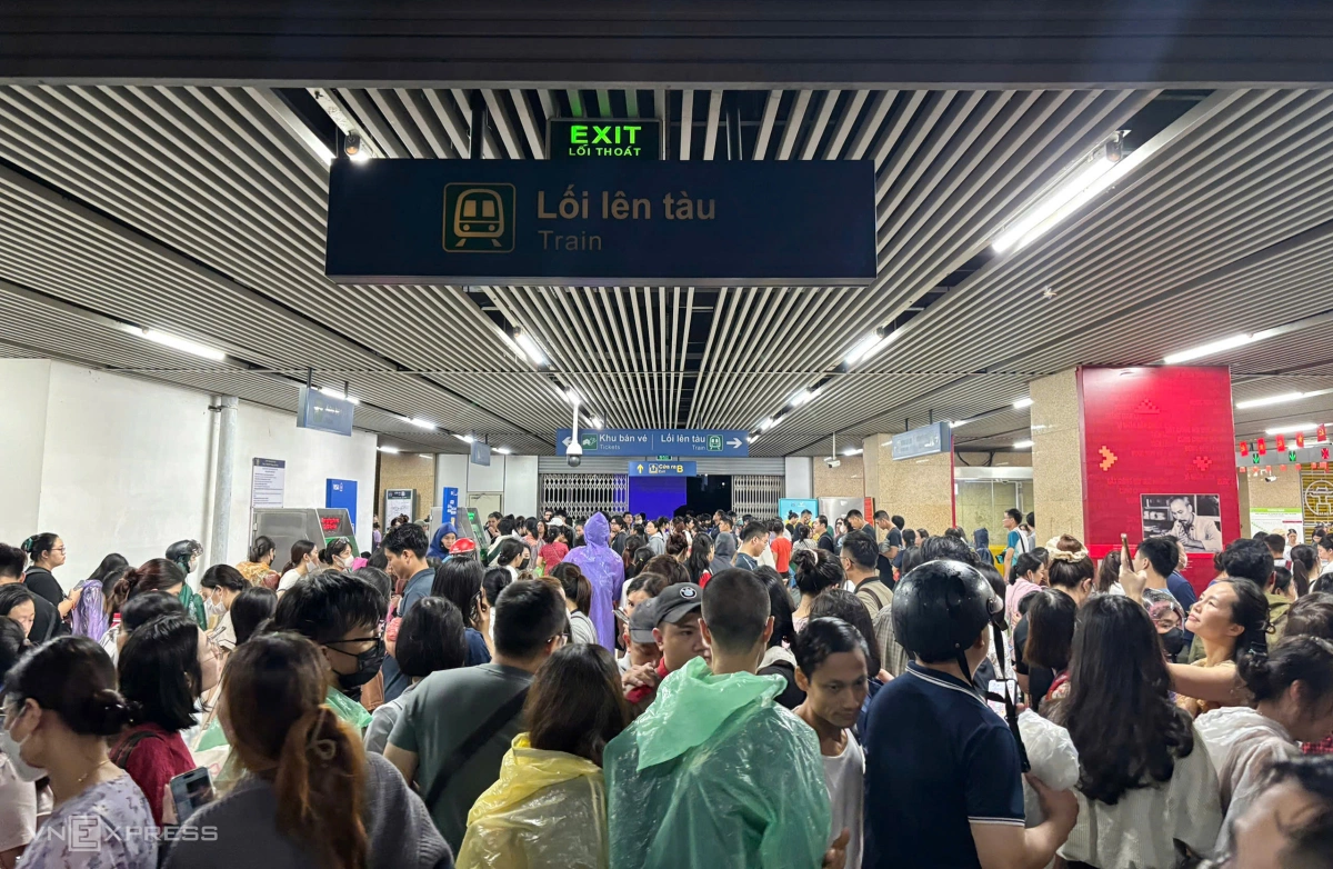河内严重内涝，交通瘫痪