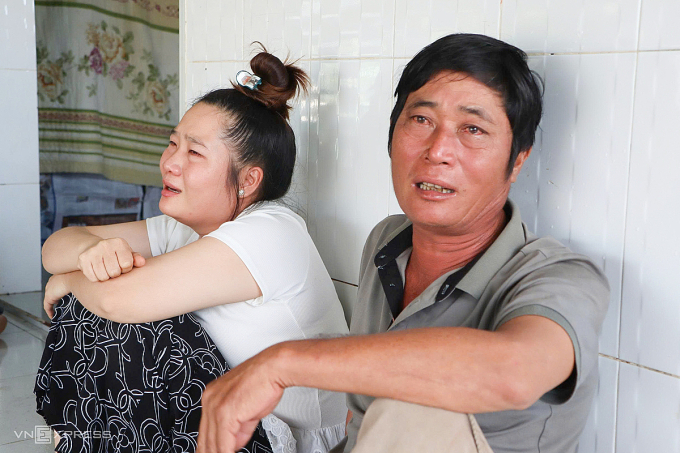 家庭在山体水库溃决时的失败逃亡