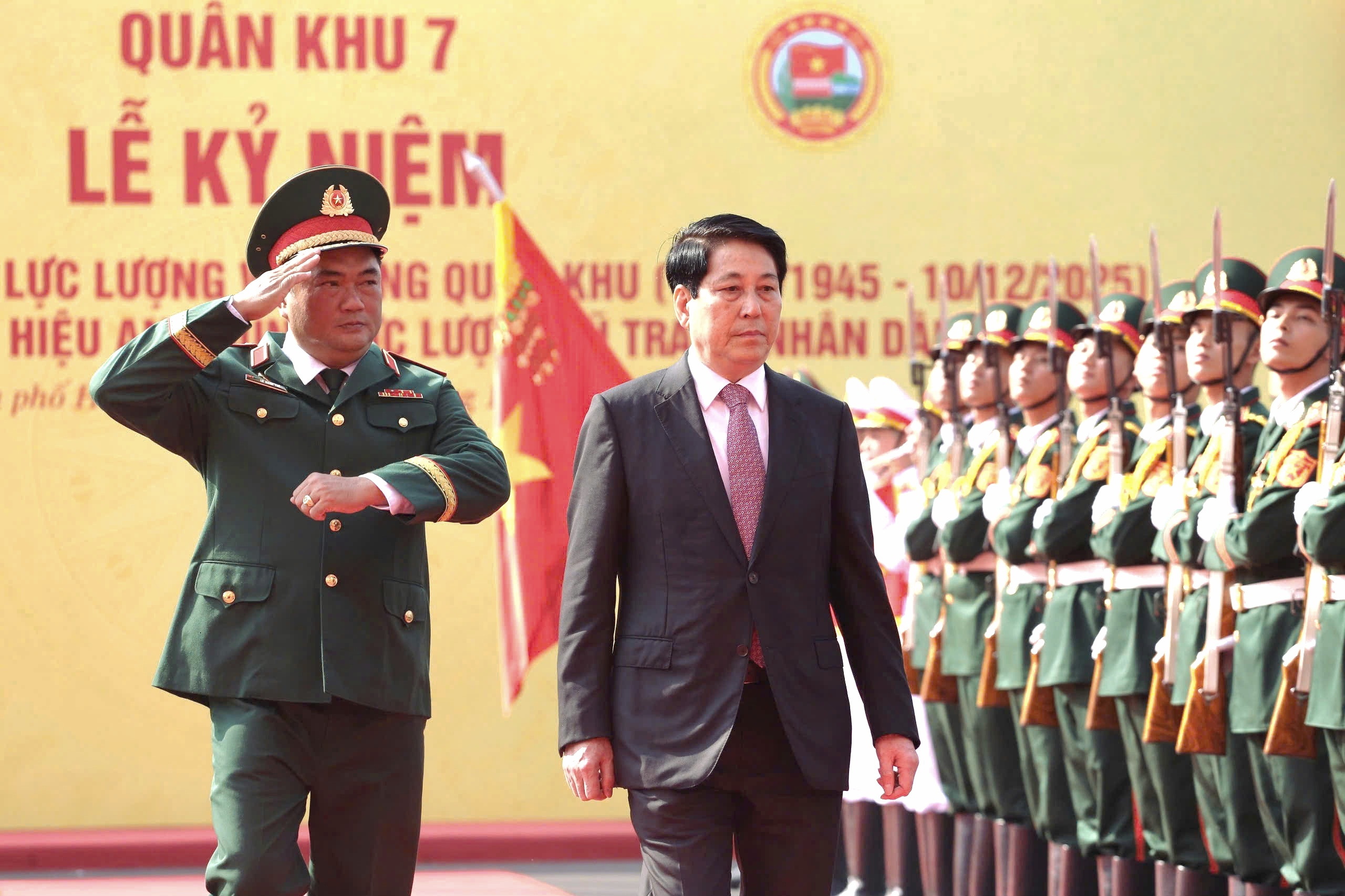 国家主席梁强出席第七军区成立80周年纪念活动