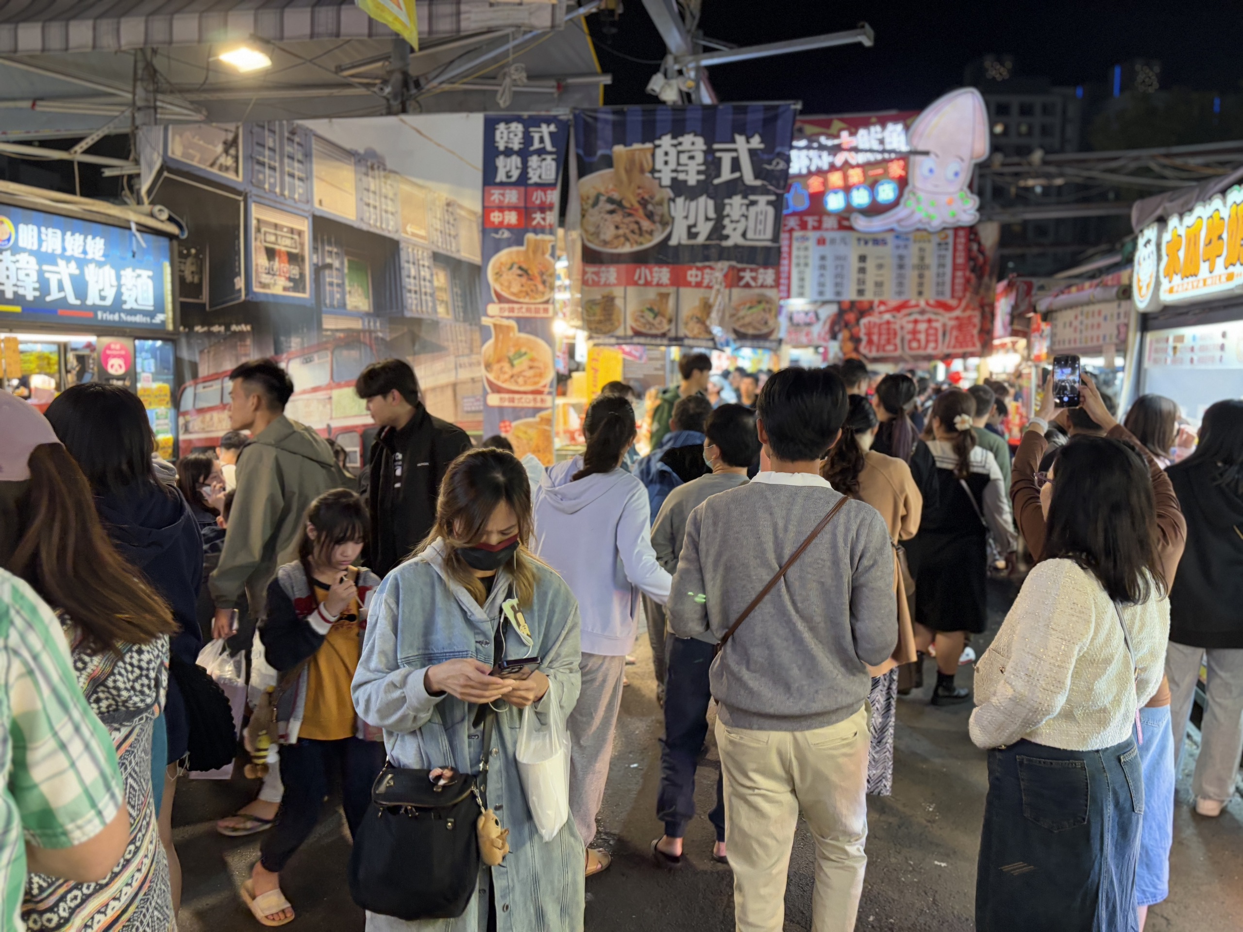 探索台湾总是人潮拥挤的夜市