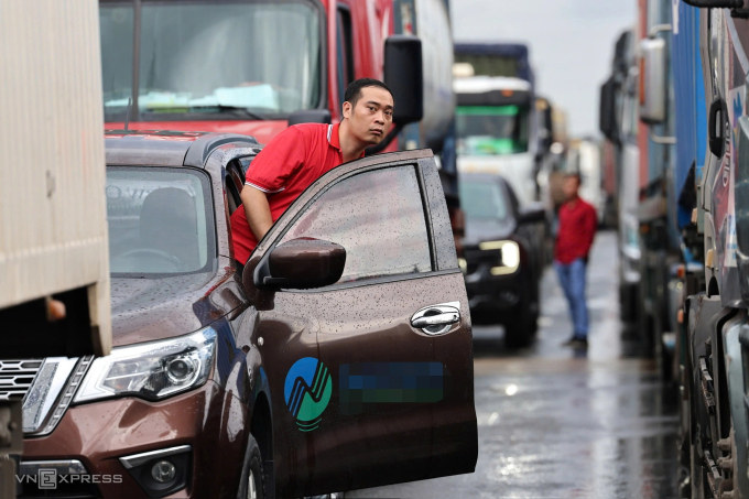龙城机场等待连接胡志明市的道路