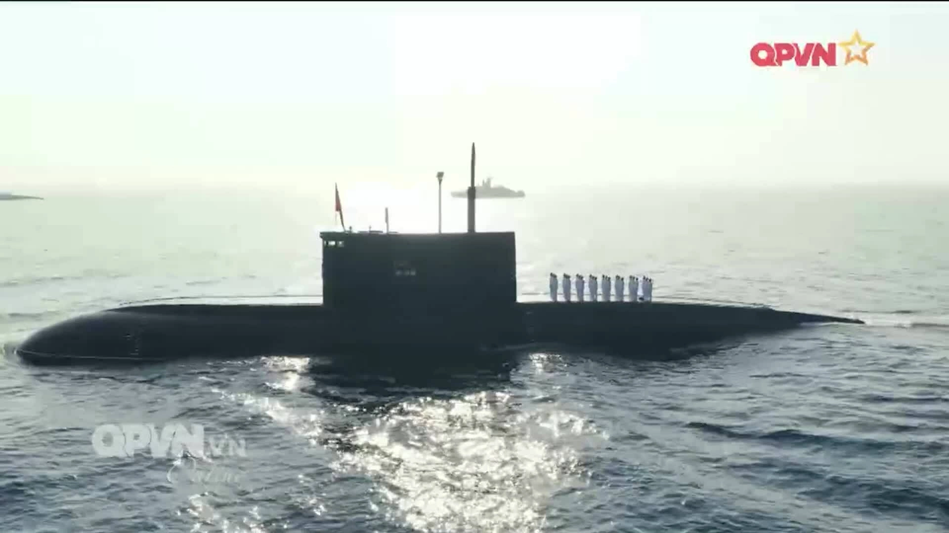 海军舰艇在海上进行阅兵队形训练