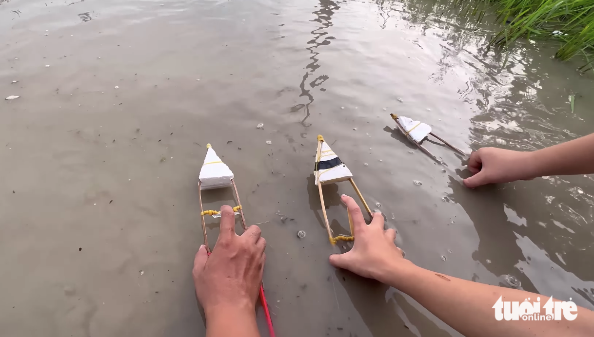 二年级学生玩TikTok上流传的'泡沫船'时溺水身亡