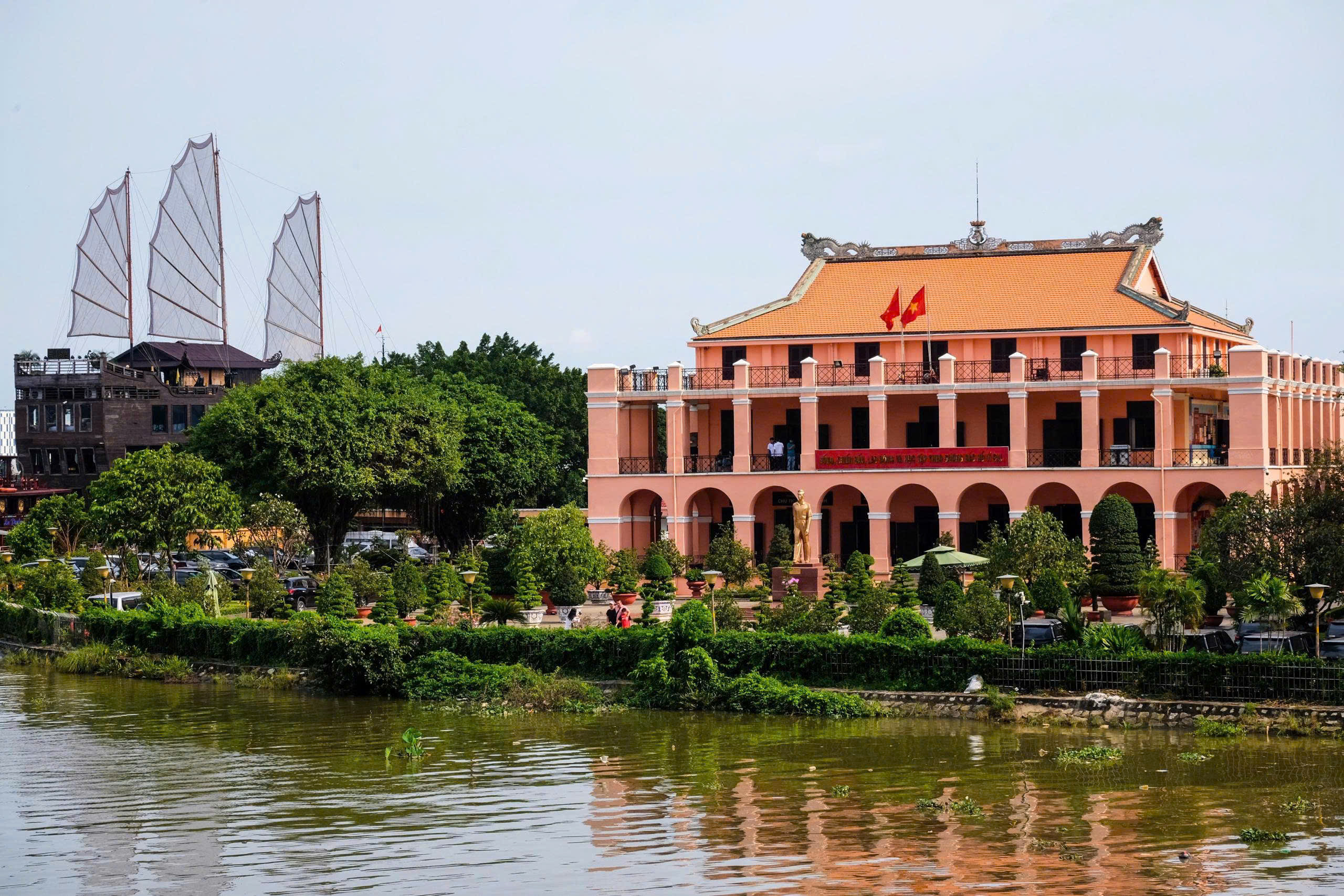 龙屋码头和政府宾馆地块现状将建公园