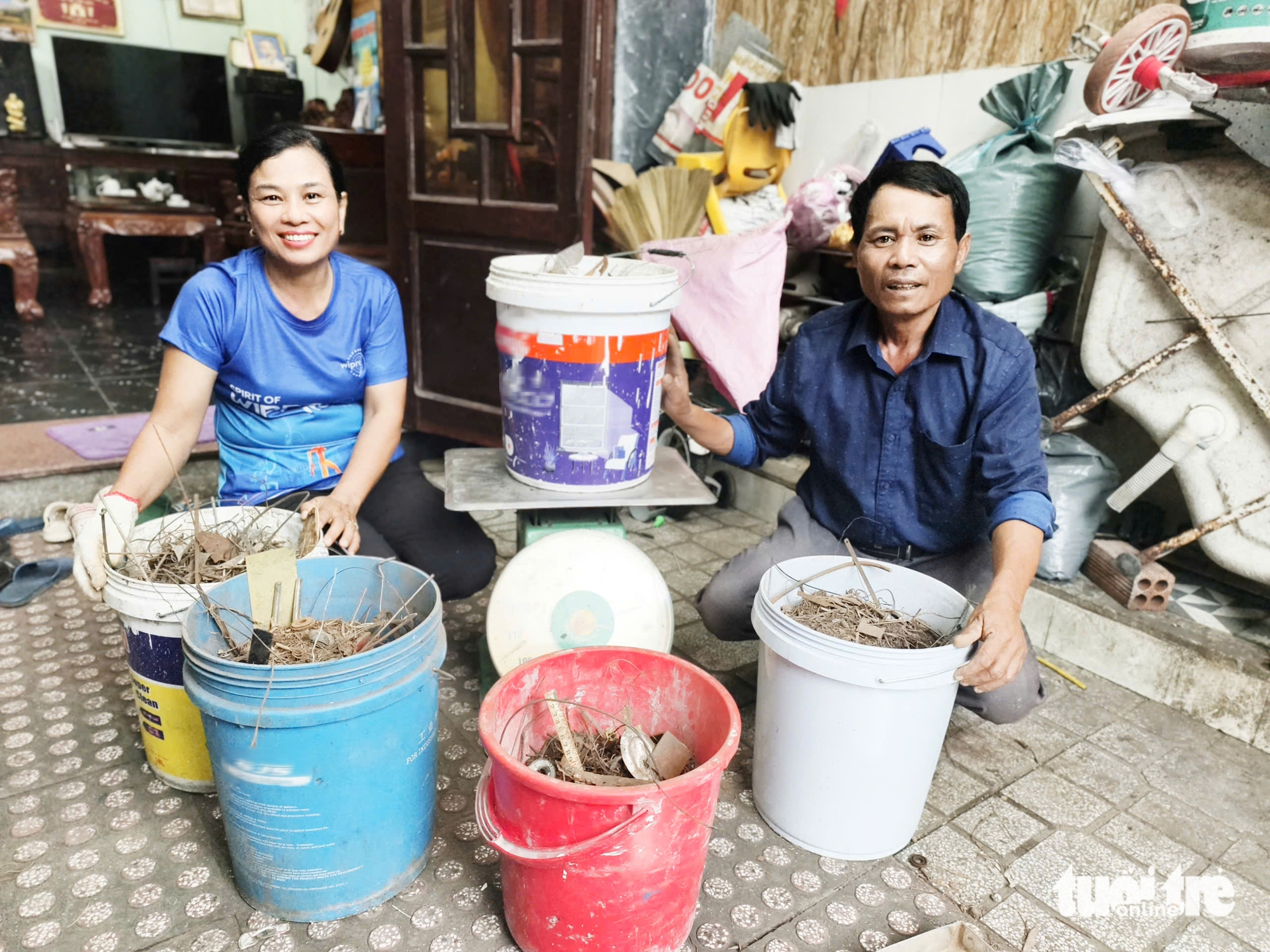 3个月，一位退伍军人驾驶卡车吸走了116公斤的铁屑和尖锐物品